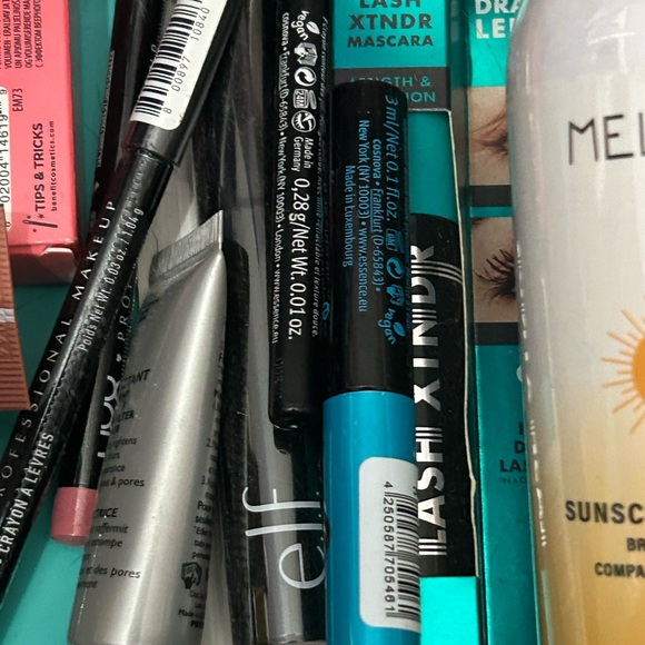 Beauty and Skincare Gift Set - Picture 6 of 16